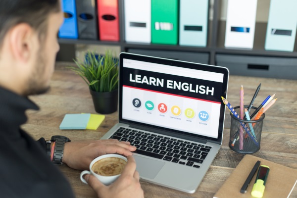 A melhor Franquia de escola de inglês online em Umbaúba - Top English!